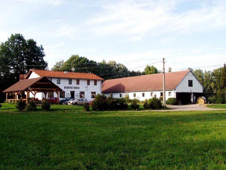 Отель Staj Newport Dolni Domaslavice Экстерьер фото